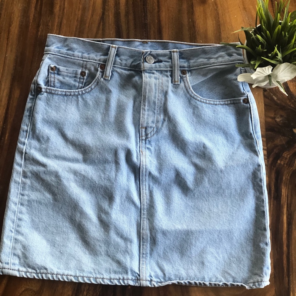 Levi’s skirt size 25